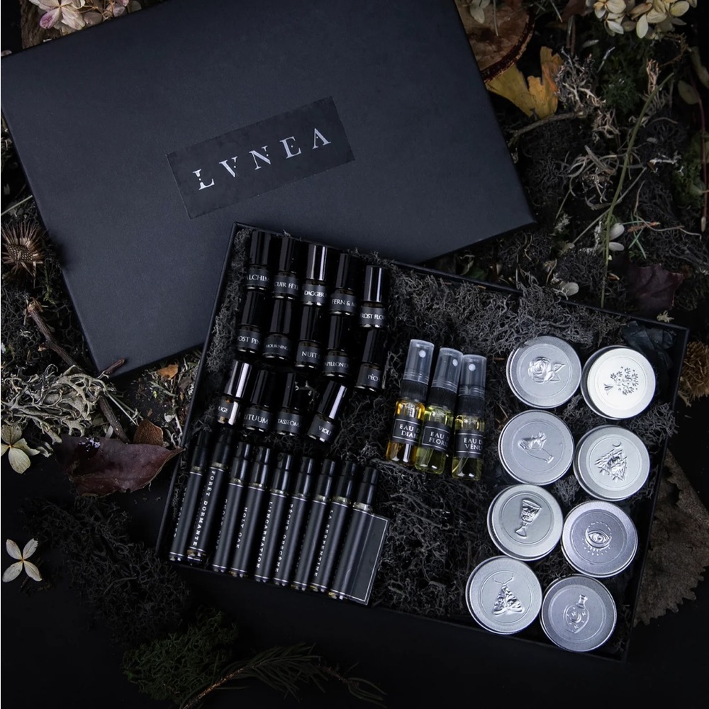 Women's Fragrance Set - Black and Silver